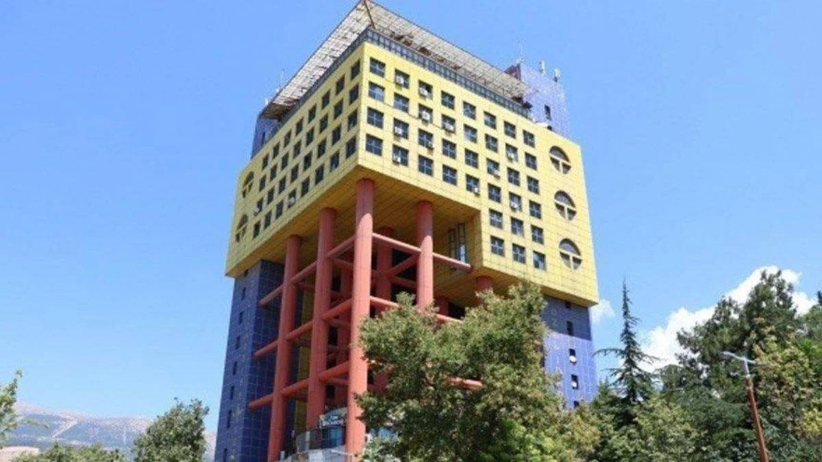Dünyanın en saçma binası hangisidir? Dünyanın en saçma binası yıkıldı mı?