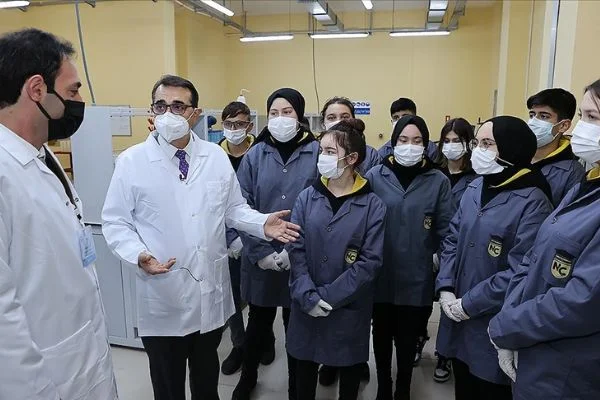 Enerji ve Tabii Kaynaklar Bakanı Dönmez'den 'madencilik' dersi