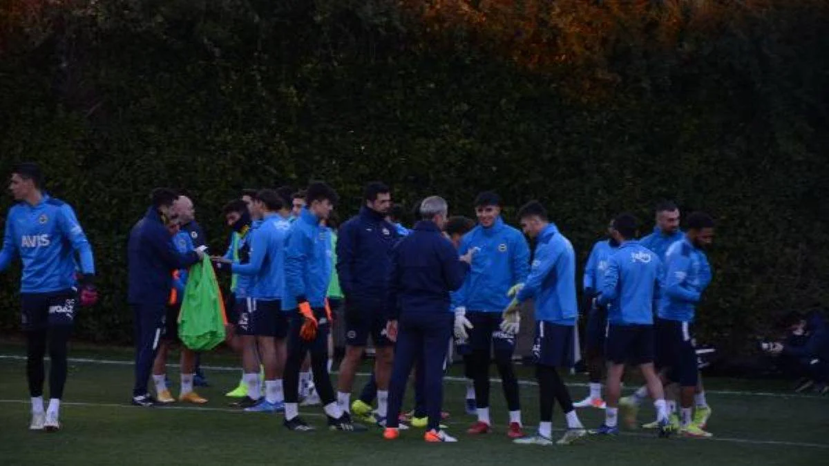 Fenerbahçe Antalya'da kampa başladı