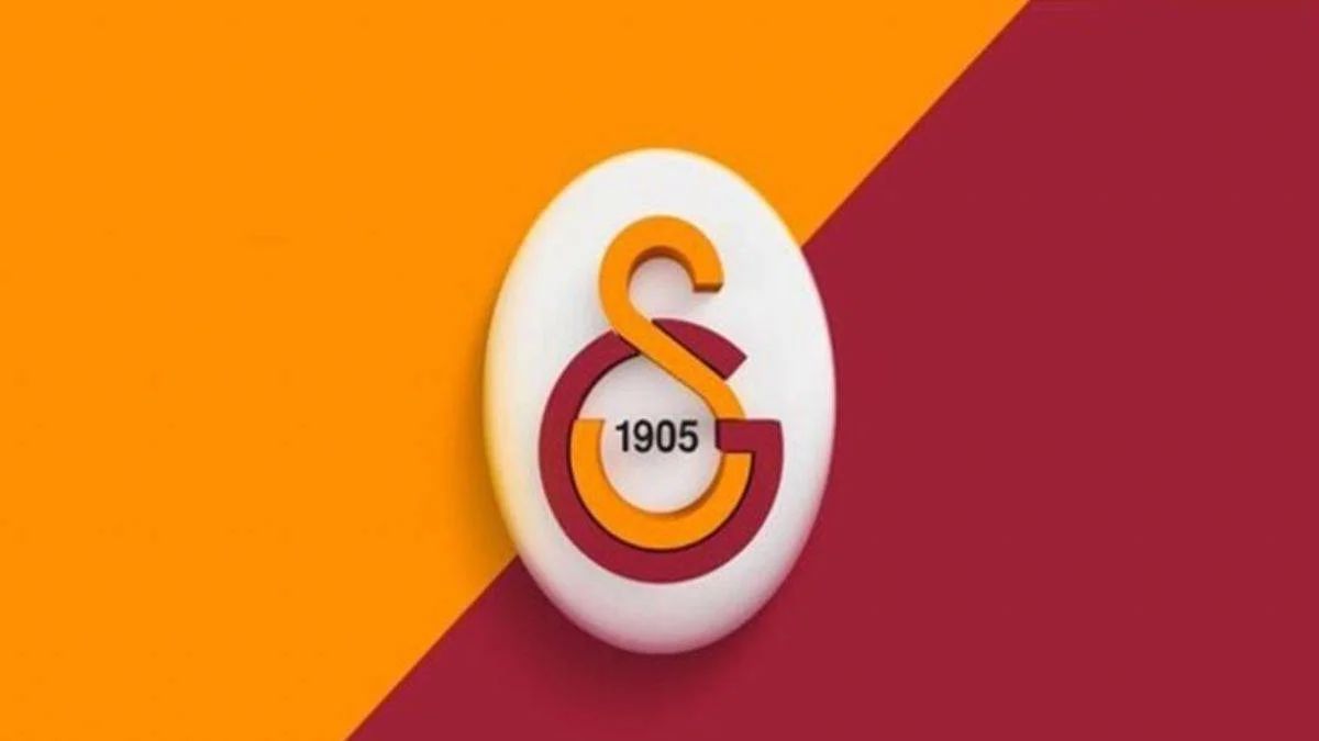 Galatasaray'da hangi futbolcuyla yollar ayrıldı?