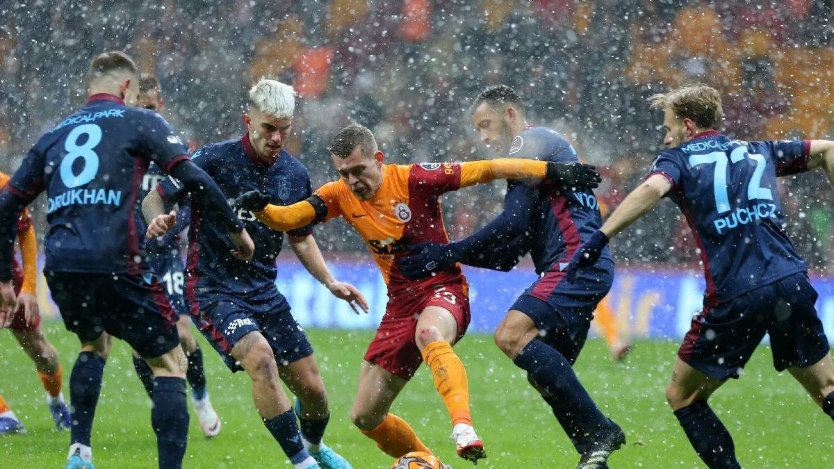 Galatasaray evinde mağlup! Taraftardan öfkeli tepki