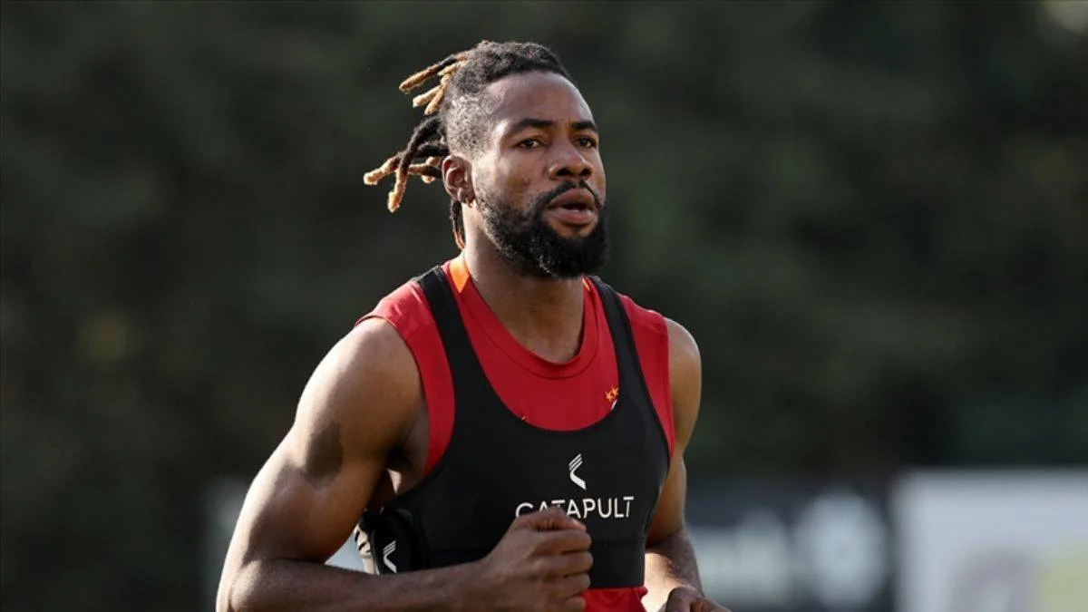 Galatasaraylı Luyindama, Suudi Arabistan'a transfer oldu