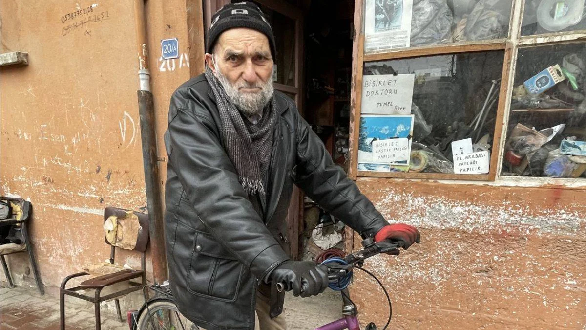 Giresun'un 55 yıllık 'bisiklet doktoru'