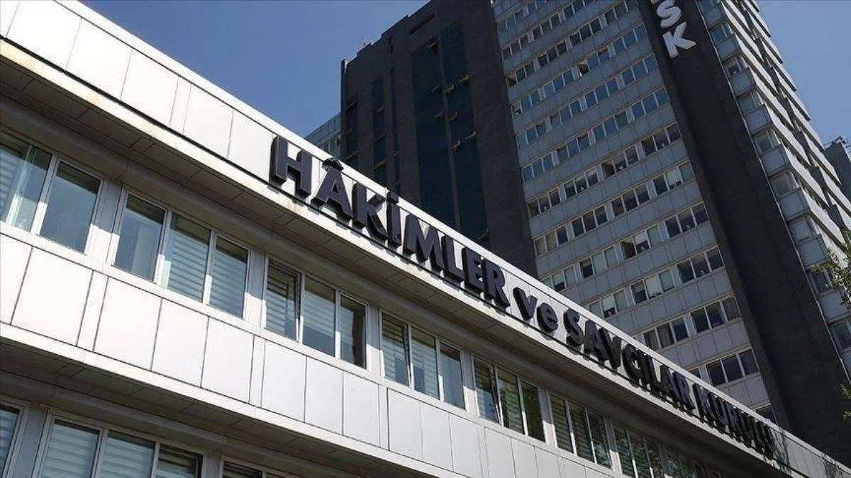 HSK, sosyal medyadaki paylaşımları nedeniyle bir cumhuriyet savcısını açığa aldı