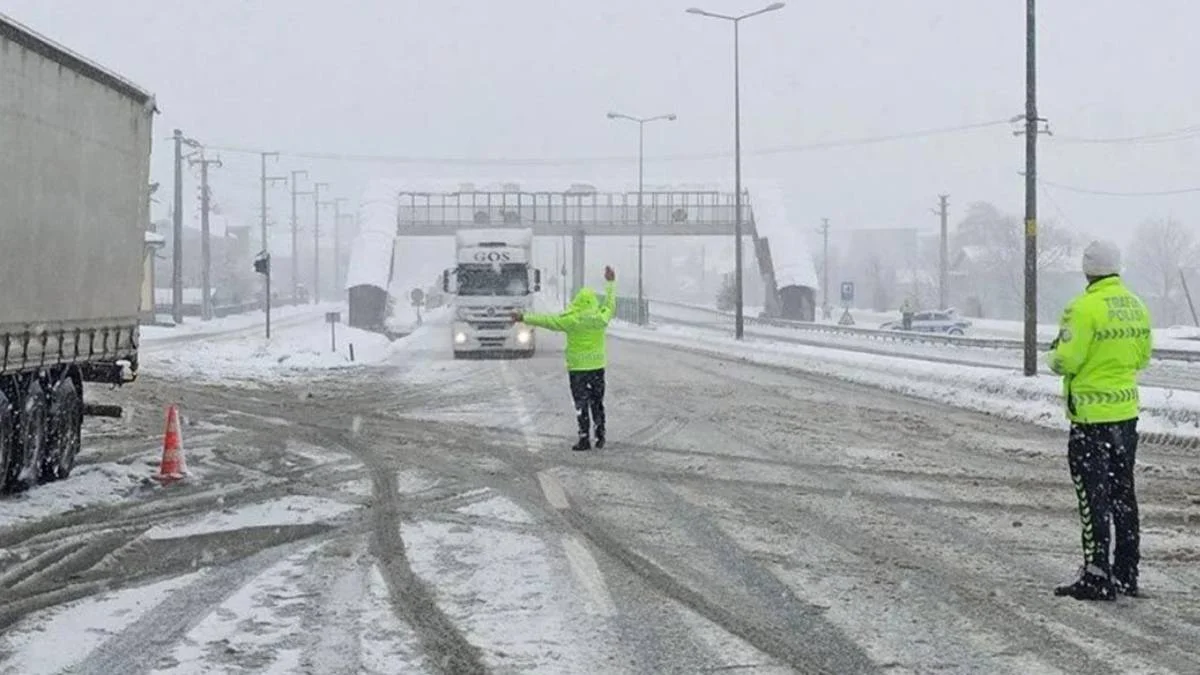 İstanbul- Ankara karayolu trafiğe açıldı