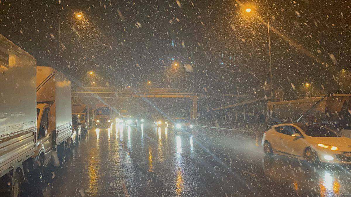 İstanbul'da kar yağışı başladı!