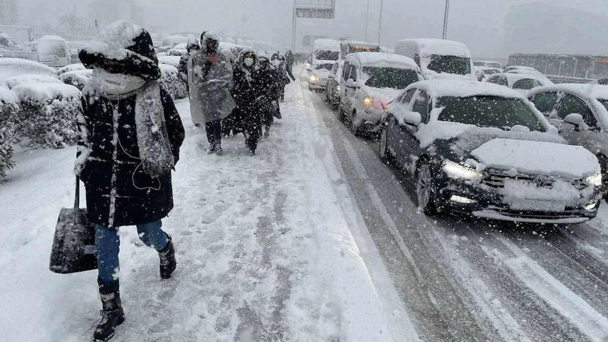 İstanbul'da özel araç yasağı ne zaman bitecek? Saat kaça kadar otomobil ile trafiğe çıkmak yasak?