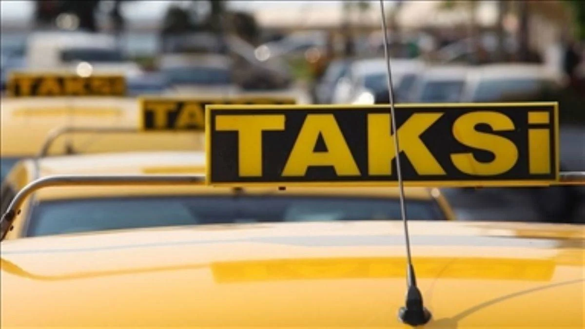 İstanbul'da taksiciler yüzde 36'lık zam için sıraya girdi