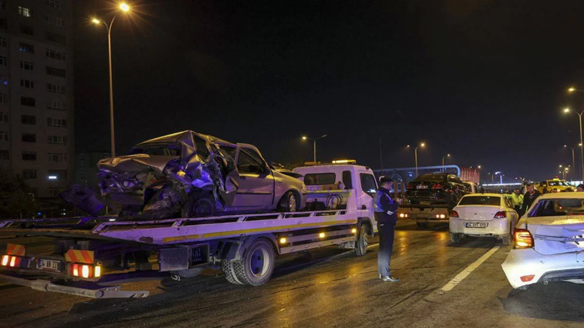 İstanbul'da zincirleme kaza: 10 yaralı