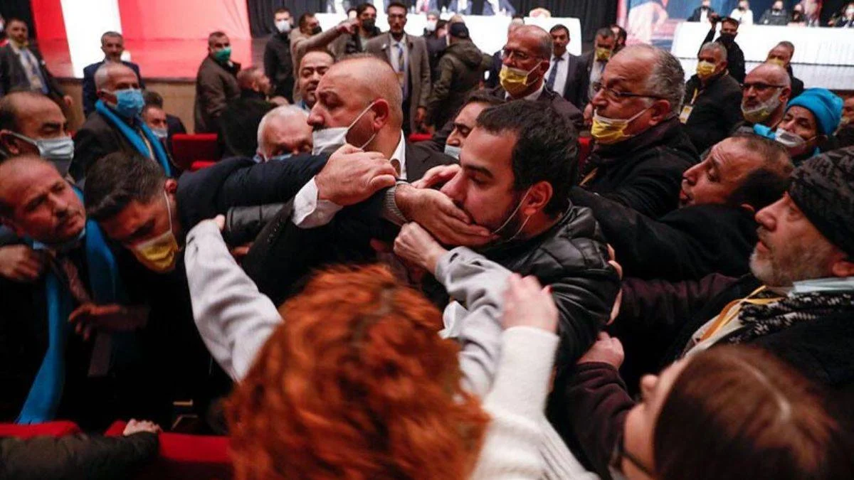 İstanbul Taksiciler Esnaf Odası Olağan Genel Kurulu'nda arbede!