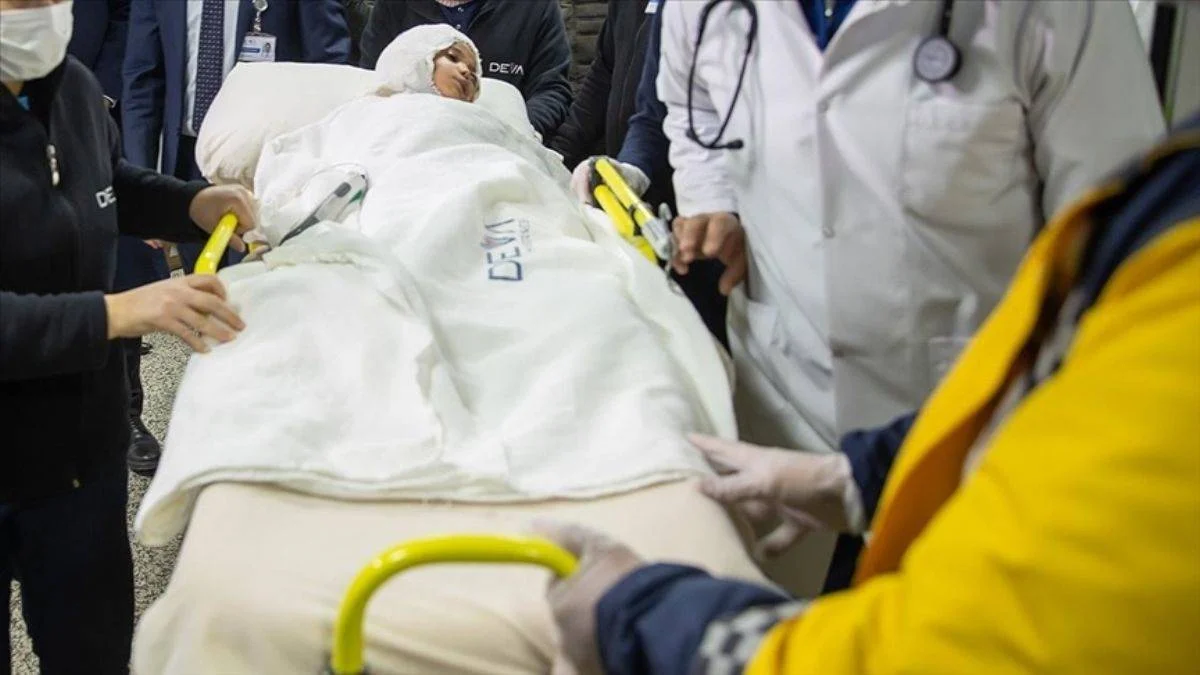 Minik Asiye'ye yüz felci ameliyatı yapıldı