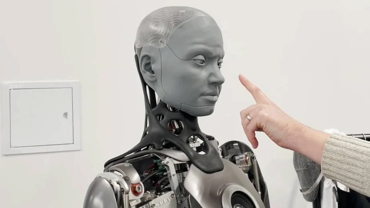 Modern dünyanın yeni bombası: Robotlar espri yapmaya başladı!