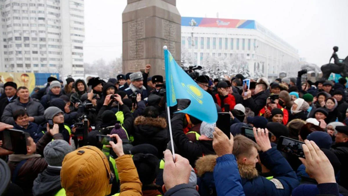 Nazarbayev'in eski danışmanı: Kazakistan'ı ikinci Ukrayna yapmak istediler