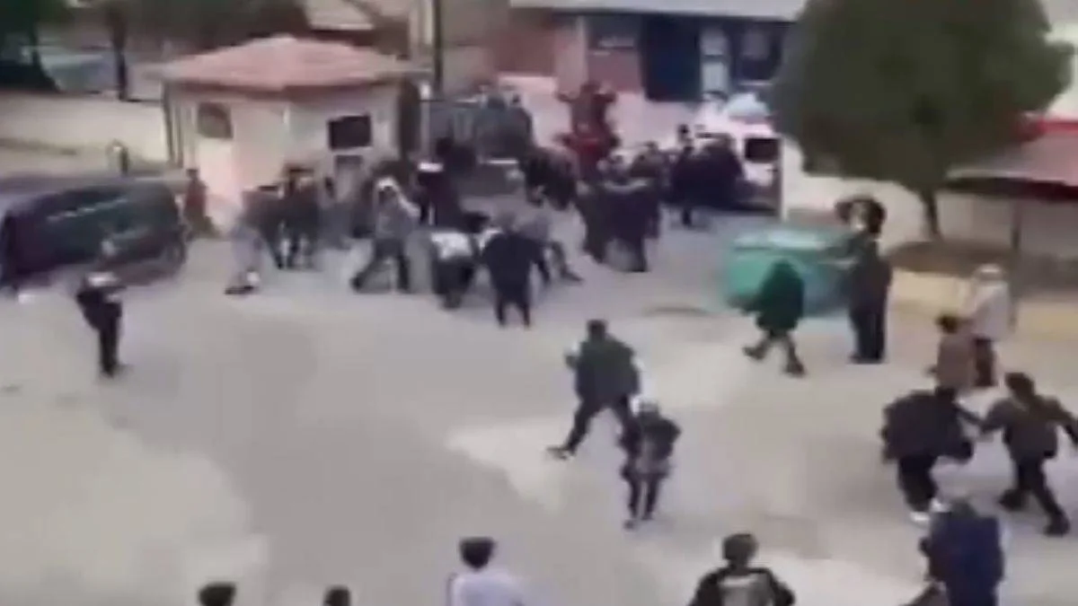 Öğrenci ve veliler birbirine girdi!