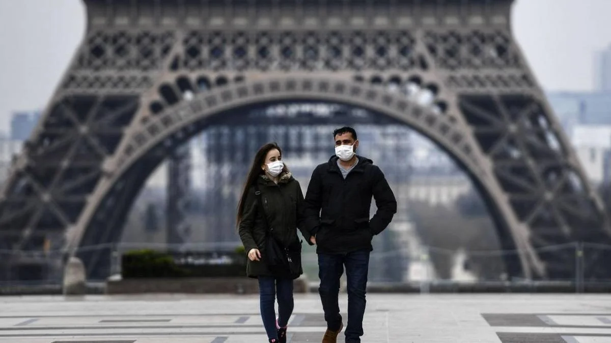 Paris'te açık havada maske takmak yeniden zorunlu