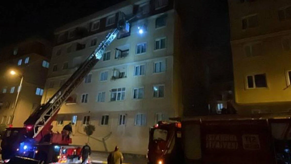 Pendik'te 6 katlı binada yangın