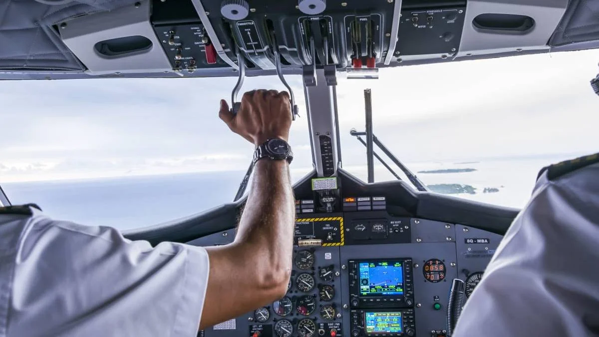 Pilot ''mesaim bitti'' diyerek acil iniş yaptı