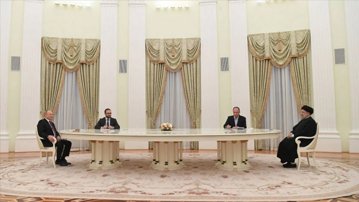 Putin, Reisi'nin selamına 'aleykümselam' ile karşılık verdi