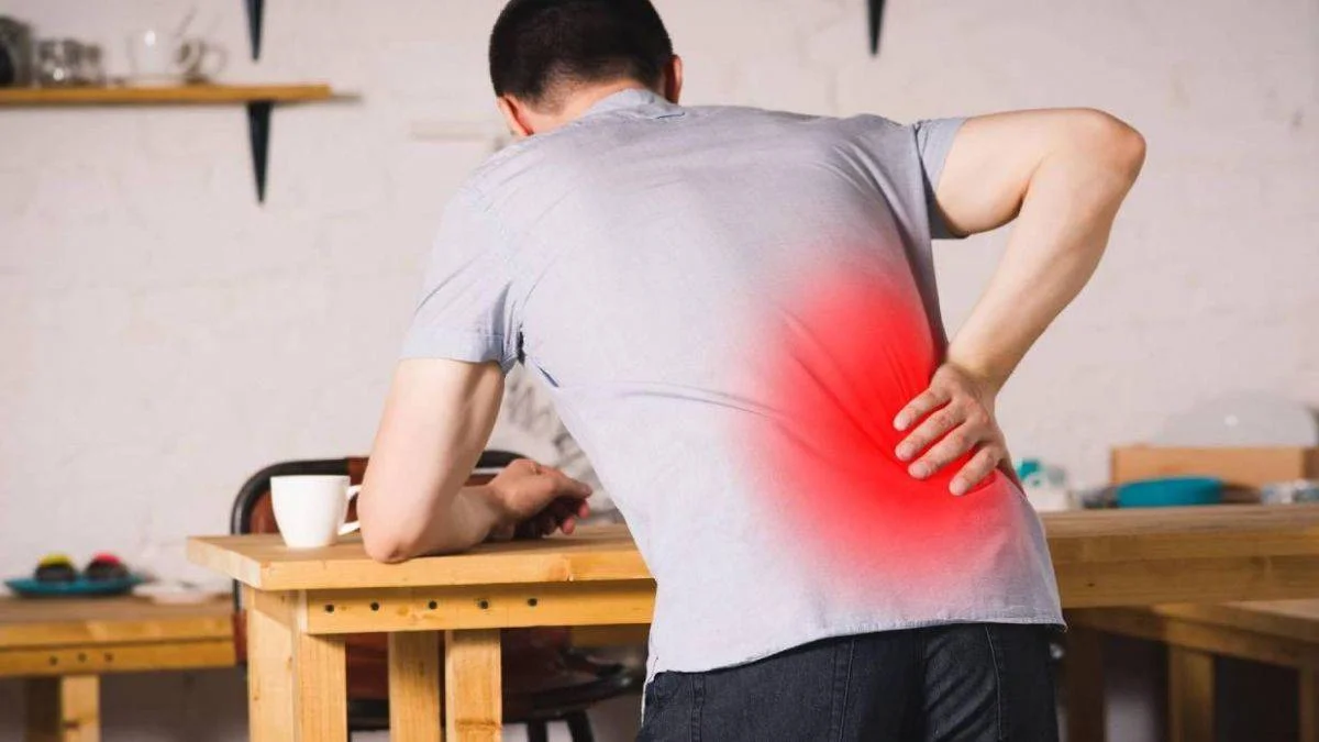 Sabah kalkınca bel ağrısı neden olur? Bel ağrısı için hangi doktora gidilir?