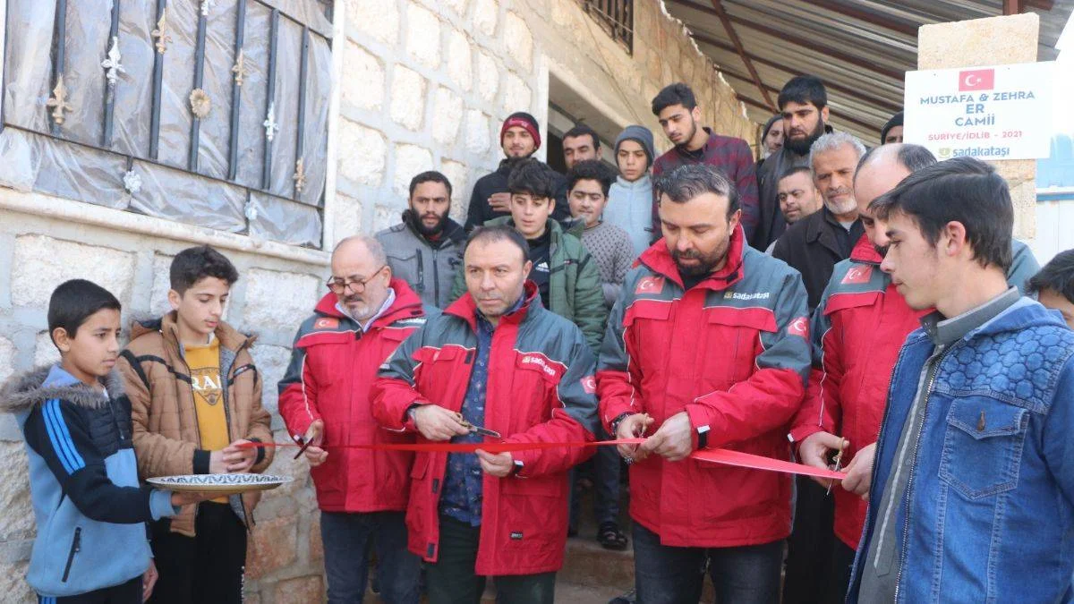 Sadakataşı İdlib'de cami ve okul açılışı gerçekleştirdi