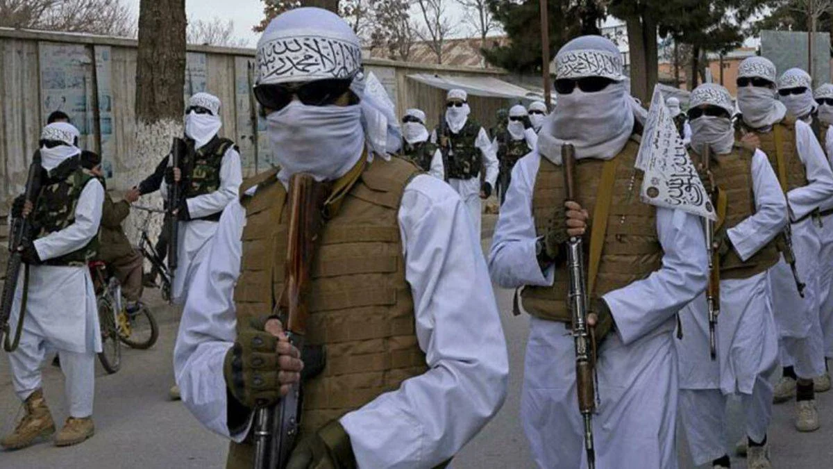 Taliban'dan Özbeklerin yoğun yaşadığı Meymene'de gövde gösterisi