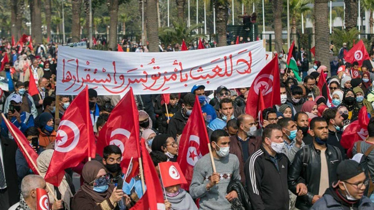 Tunus'ta 'Darbe Karşıtları'dan tüm kesimlere açlık grevine katılma çağrı