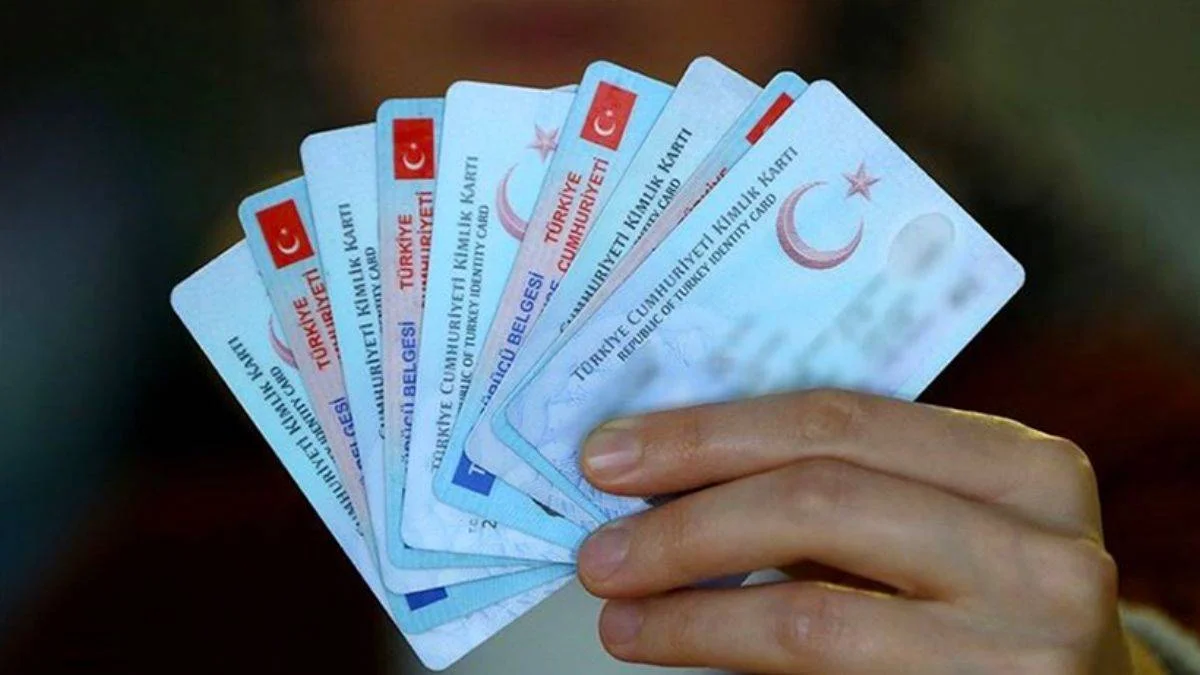Türk vatandaşlığına geçişte TL düzenlemesi getirildi