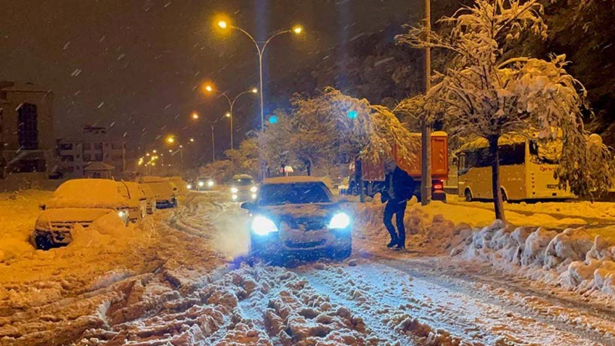 Türkiye kara kışa teslim oldu! İşte tatil kararı alan iller