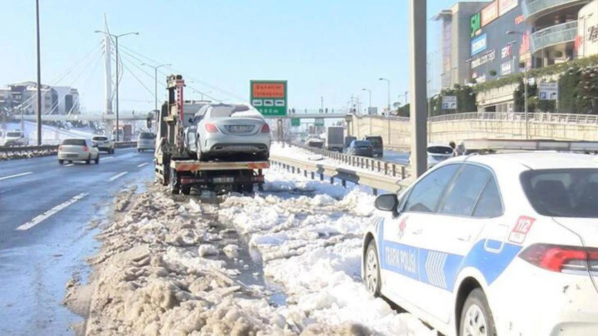 Vali Yerlikaya Uyarmıştı; Basın Ekspres'te Kalan Araçlar Çekiliyor