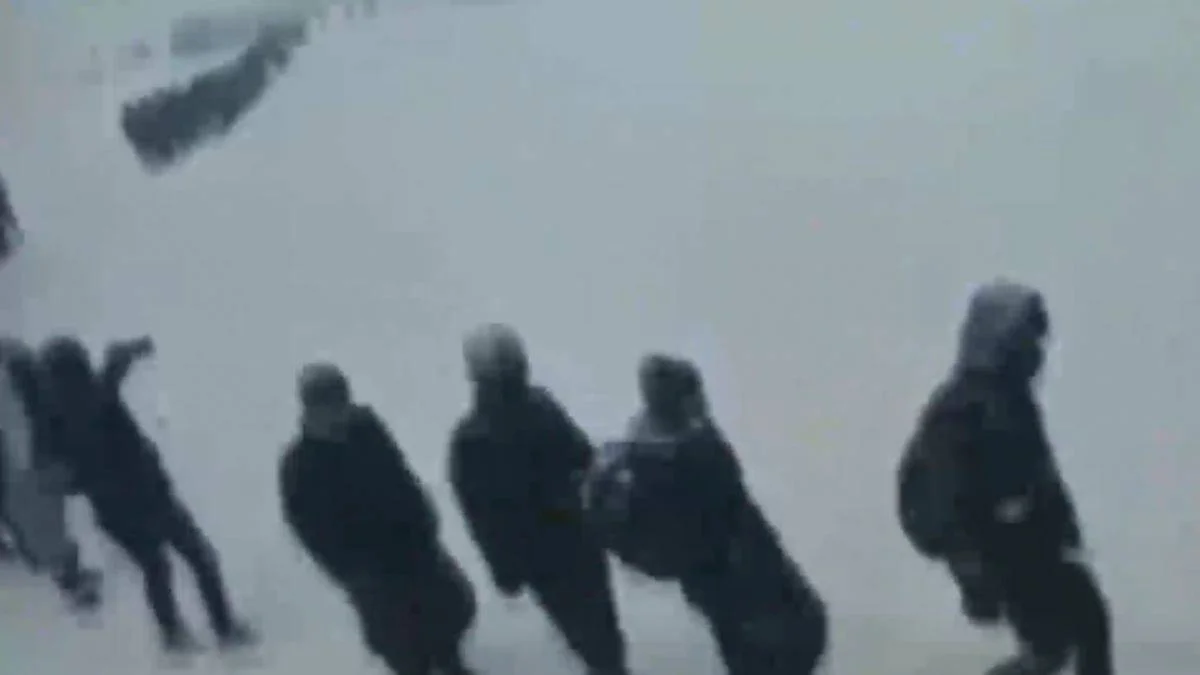 Van Valiliği'nden, karda yürüyen kaçak göçmenlerle ilgili açıklama