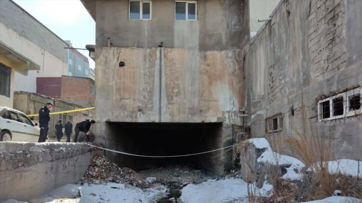Ağrı'da bina altındaki kanal yoluyla kuyumcu soygunu!