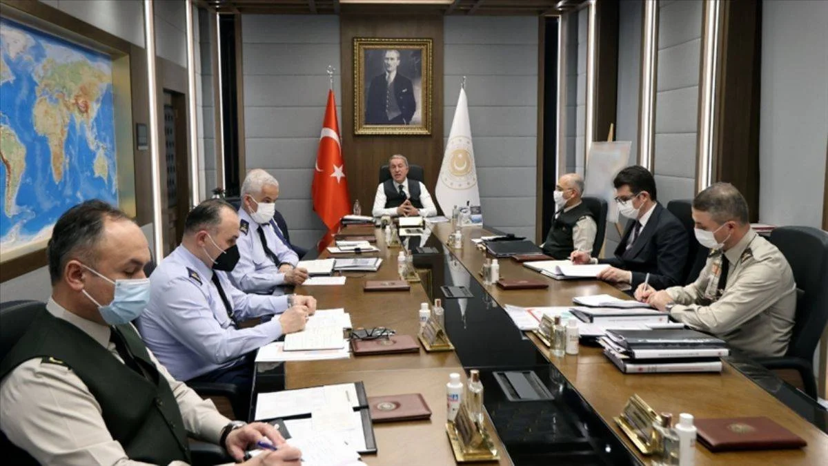 Bakan Akar, birlik komutanlarıyla toplantı yaptı