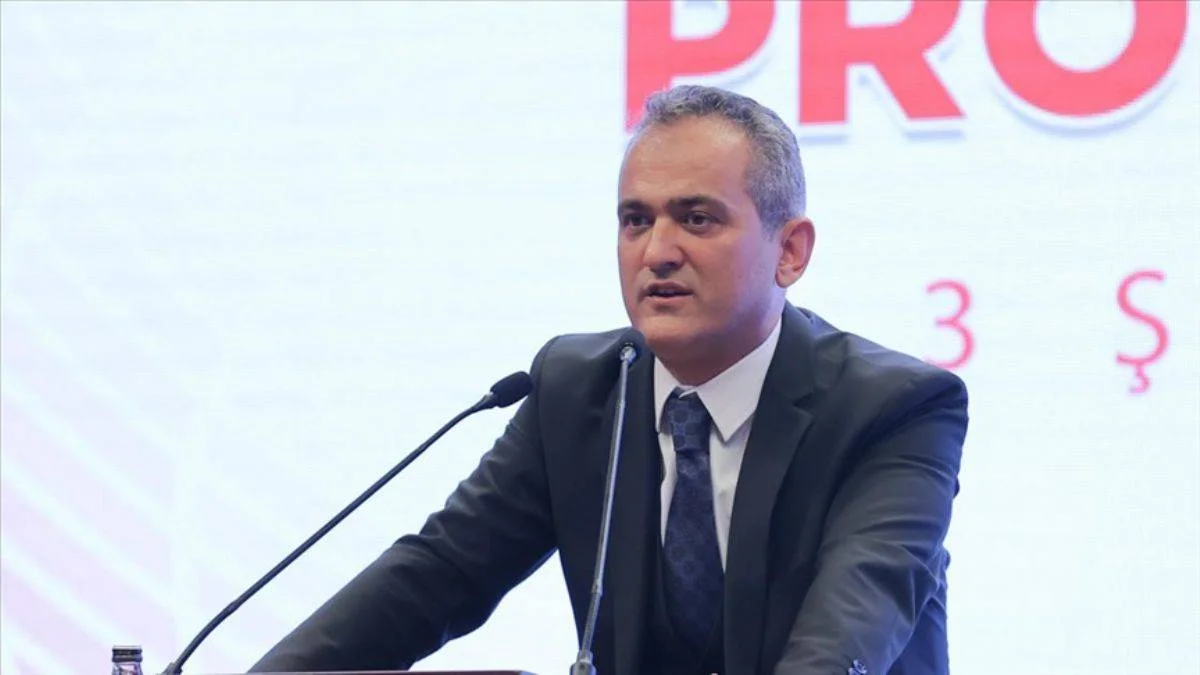 Bakan Özer'den Öğretmenlik Meslek Kanunu detayları