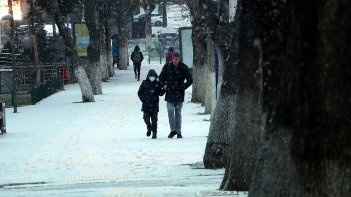 Bazı il ve ilçelerde okullara kar tatili!