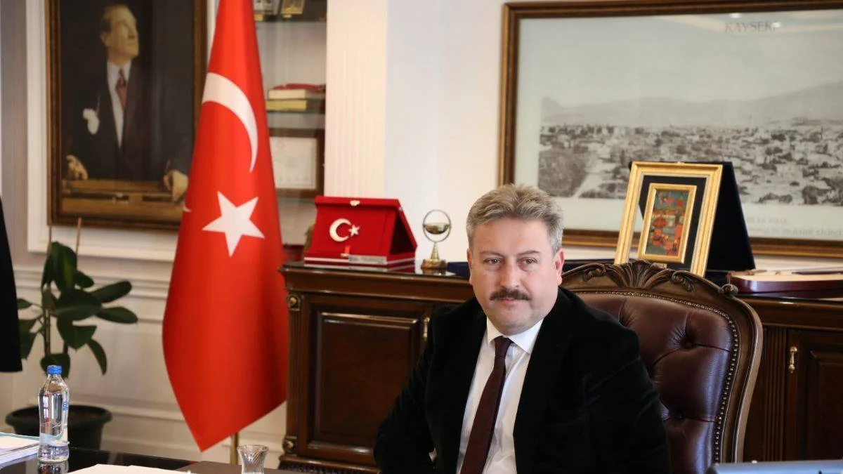 Büyük bir çarşıyı içine alan; çok amaçlı kapalı pazar yeri yapılacak