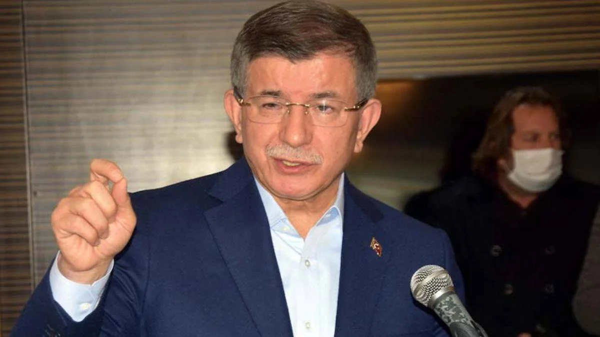 Davutoğlu'ndan kendisine "Küçük felaket" diyen gazeteci Ahmet Hakan'a tepki