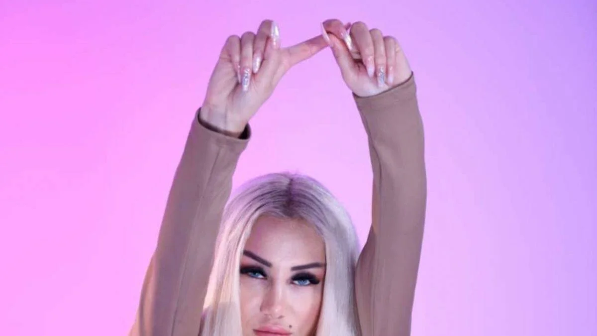 Eva Benir sosyal medyadan yeni single müjdesi verdi