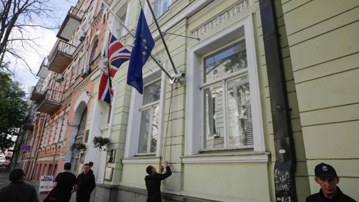 İngiltere, Ukrayna Büyükelçiliği'ni Kiev'den taşıdı