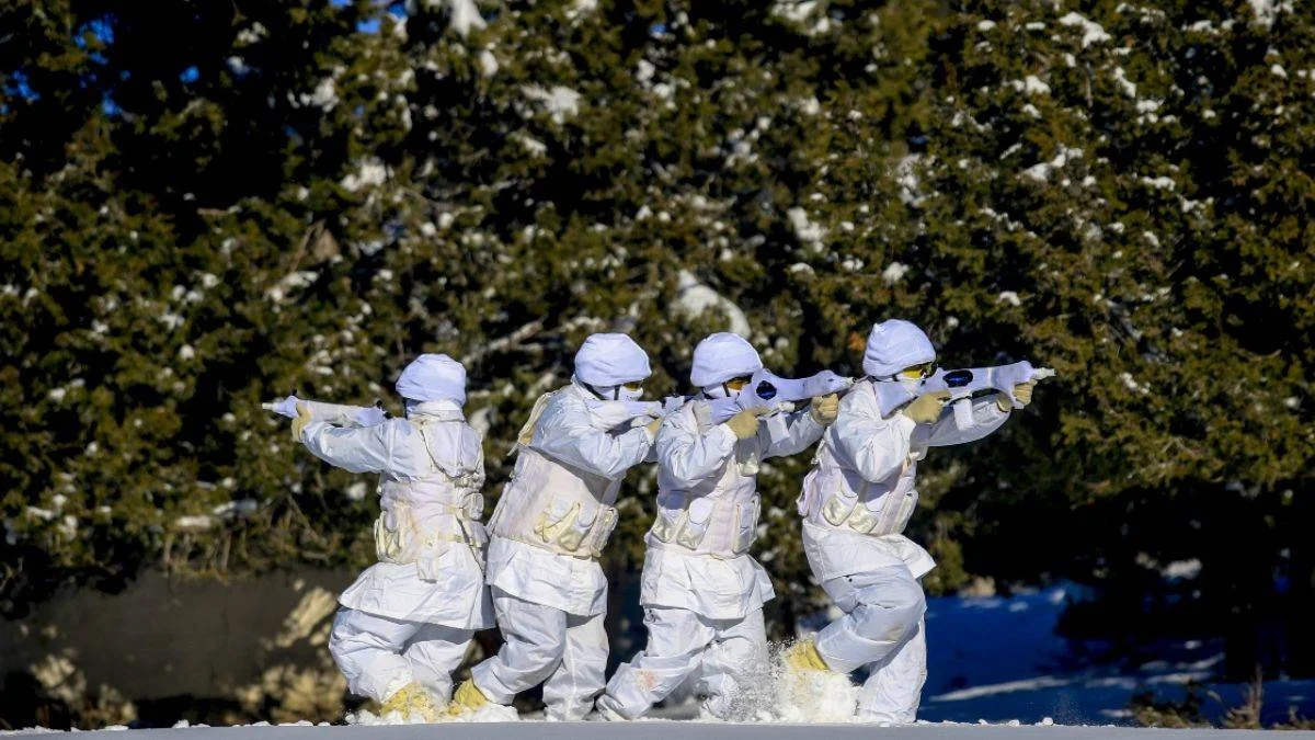 Isparta'da 'mavi bereli' komandoların zorlu eğitimi görüntülendi