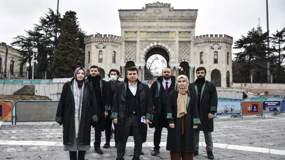 İstanbul'da avukatlardan 28 Şubat protestosu