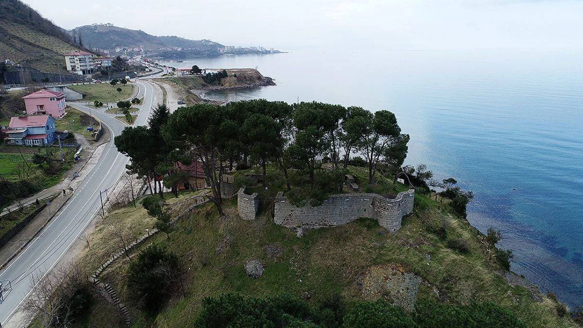 Karadeniz'in 'denize nazır' kalesi ziyaretçilerini bekliyor