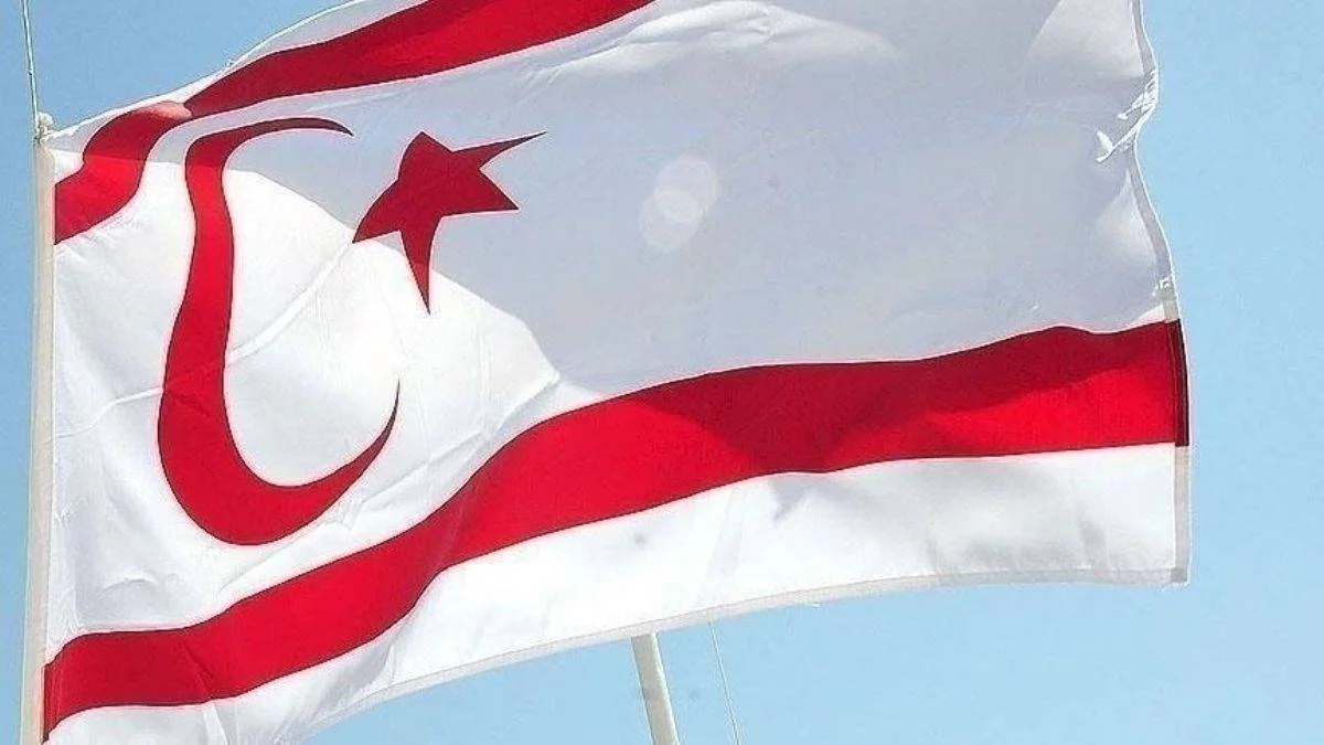 KKTC: İngiltere, Kıbrıs'taki tarafları eşit görmeli