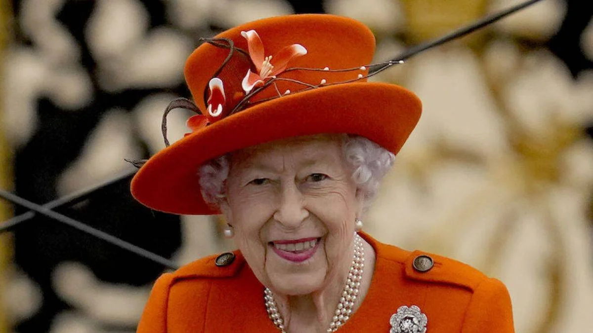 Kraliçe 2. Elizabeth koronaya yakalandı