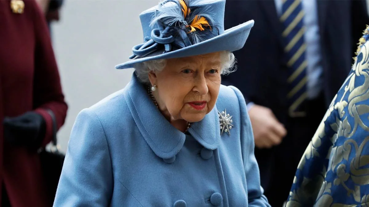 Kraliçe Elizabeth tahtının varisini açıkladı