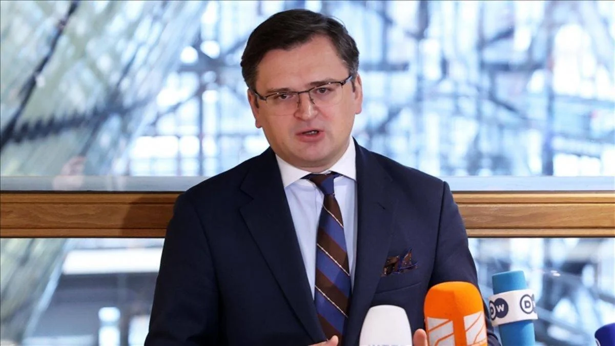 Kuleba: Bizi nükleer bombalarla vursanız bile yenemezsiniz