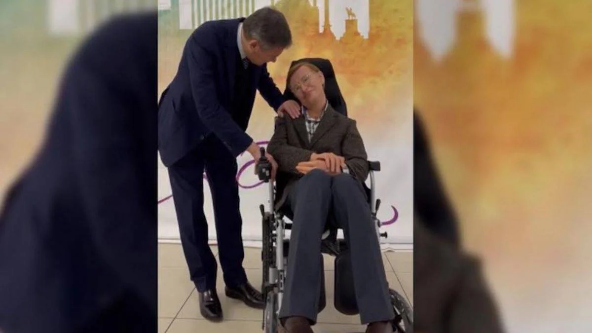 Melih Gökçek, Stephen Hawking'in balmumu heykeliyle konuştu: Nasıl öbür taraf?