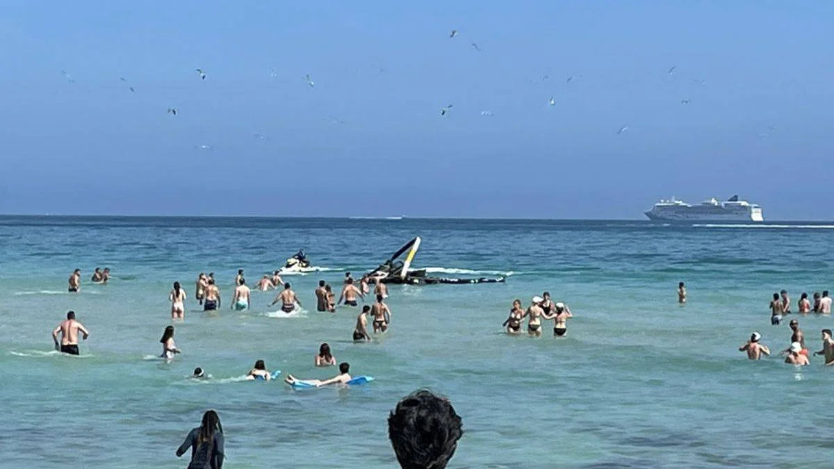 Miami'de sahilde yüzlerce kişi yüzerken helikopter düştü