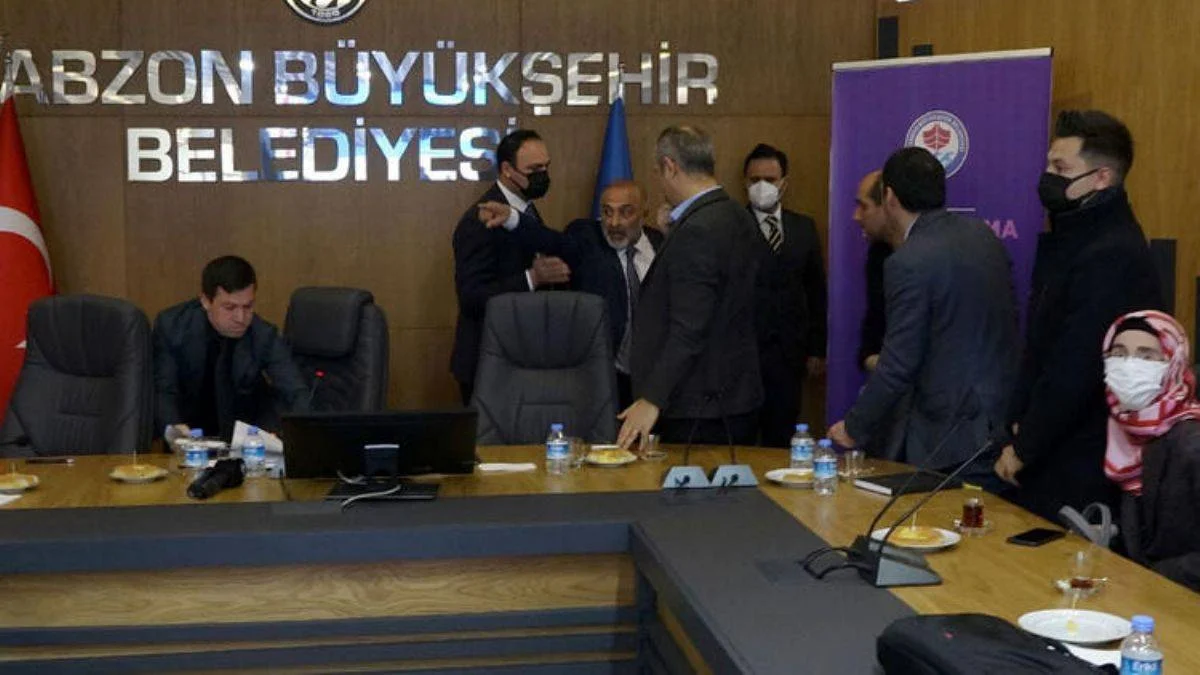 'Öfke kontrolü eğitimi' görüşmesinde gerginlik; 'Şov yapmayalım!'
