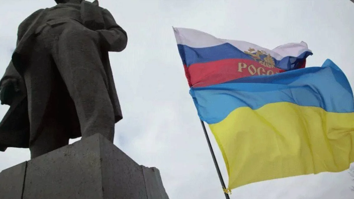 Rus diplomatlar Ukrayna'yı terk ediyor