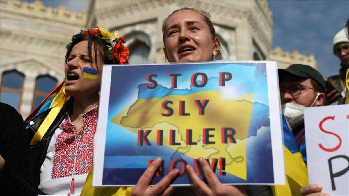 Rusya'nın saldırıları İstanbul'da protesto edildi